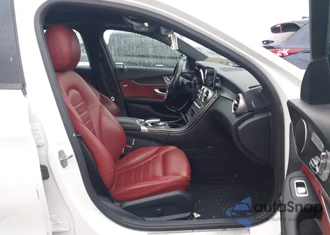 2019 Mercedes-Benz C 300 4Matic z USA, uszkodzony, nr VIN 55SWF8EB4KU304713